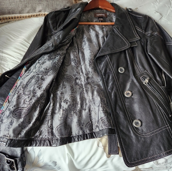 Danier leather jacket - Picture 2 of 4
